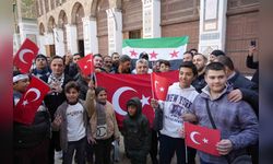 Emevi Camii'nde Cuma Namazı İçin Yoğun Katılım