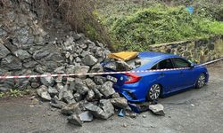 Sarıyer'de İstinat Duvarı Otomobilin Üzerine Yıkıldı