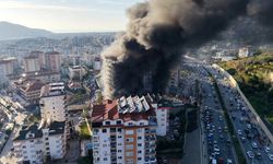 Yangın, 12 Katlı Binanın Alt Kısımlarını Vurdu