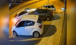 İki Otomobilin Çarpışma Anı Güvenlik Kamerasında Kaydedildi