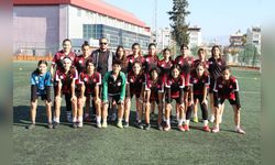 İskenderun Gençlik Merkezi Kadın Futbol Takımı 3. Lige Yükseldi