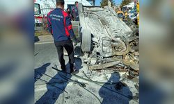 Refüj Korkuluğundan Kopan Demir Parçaları İki Araca Çarptı, Beş Yaralı