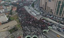 Vatandaşlar İmamoğlu'na Destek İçin Çağlayan Adliyesi Önünde Toplandı