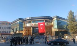 Siirt'teki kayyum olaylarında iki polis yaralandı