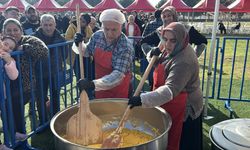 Tekirdağ'da Mıhlama Dağıtımı Sırasında Uzun Kuyruklar Oluştu