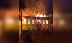 Tarihi Bina Antalya'da Alevlere Teslim Oldu