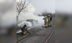 Alev Alev Yanan Otomobil Kullanılamaz Hale Geldi