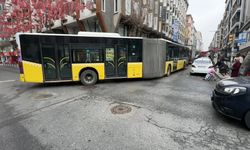 Avcılar'da Yol Kapatma Nedeniyle İETT Otobüsü Mahsur Kaldı