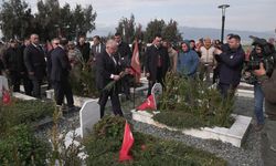 Hatay'da Deprem Yıldönümünde Mezarlıklar Ziyaretçi Akınına Uğradı