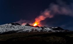 Etna Yanardağı'ndan Lav Akışı: Doğa Olayı Başladı