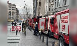 Beyoğlu'nda Vergi Dairesi Yangını Kontrol Altına Alındı