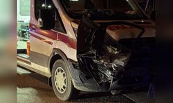 Çorum'da Ambulans ve Otomobil Çarpışması: İki Kişi Yaralandı