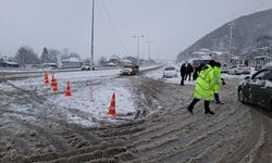 Bolu'ya Hafif Kar Yağışı Düştü