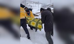 Paletli Ambulansla Yolda Mahsur Kalan Hasta Kurtarıldı