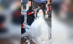 Gelinlikçiler Kardan Gelin ve Damat Yaparak Eğlenceli Anlar Yaşadı