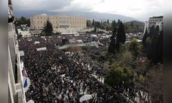 Yunanistan'da Tren Kazası Yıl Dönümünde Protesto Gösterileri Gerilim Yarattı