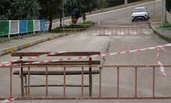 Kar Yağışı Sonrası İstinat Duvarında Dökülme, Yol Trafiğe Kapandı