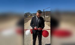 Belediye Başkanı, Kalabalıktan Rahatsız Olunca Köprüyü Tek Başına Açtı
