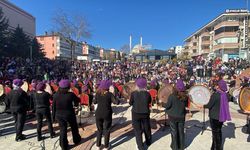 Safranbolu'da Kadınlar Renkli Yürüyüş Düzenledi