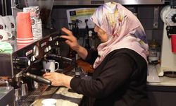 70 Yaşındaki Barista Teyze Gençlerin Gözdesi Haline Geldi