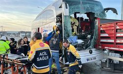 Kütahya'da Yolcu Otobüsü TIR ile Çarpıştı, 13 Kişi Yaralandı