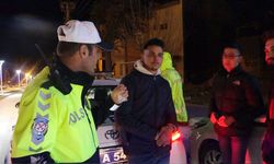 Trafik Polisi Motosikletli Gençlere Önemli Uyarılarda Bulundu