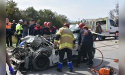 İzmir'de Trafik Kazası: Otomobil Sürücüsü Hayatını Kaybetti