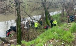 Kocaeli'de Dereye Düşen Otomobilde Bir Kişi Hayatını Kaybetti