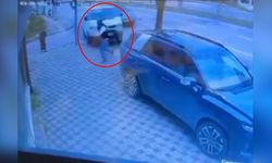 Cipin Çarptığı Minibüs Kaldırıma Çıktı, Yaya Son Anda Kurtuldu