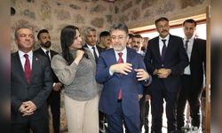 Yüksekova Spor Kadın Futbol Takımı'nın Kupa Törenine Bakanlar Katıldı