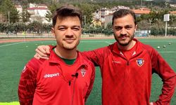 İkiz Kardeşler Futbol Sahasında Karşı Karşıya Geldi