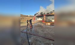 Park Halindeki Otomobilde Çıkan Yangın 6 Aracı Zarar Gördü