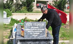 Genç Yaşta Kaybedilen Oğlunun Mezarı Başında Günlük Rutinlerine Devam Ediyor