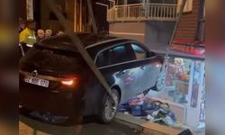 İki Otomobilin Çarpışması Sonucu Bir Araç Markete Saptı