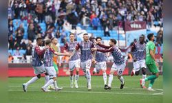 Trabzonspor, Alanyaspor'u İlk Yarıda 4-2'lik Skorla Geçti
