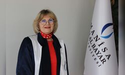 72 Yaşında Doktora Başarısı: 40 Yıl Aradan Sonra Üniversiteye Dönüş