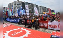 İzmir'de 1 Mayıs Emek ve Dayanışma Günü Coşkuyla Kutlandı