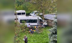 İşçi Servisi Cip ve Ağaca Çarparak 8 Kişinin Yaralanmasına Neden Oldu