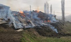 Yusufeli’nde Çıkan Yangında 3 Ev, Samanlık ve Ahır Kül Oldu