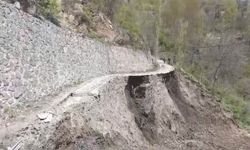 Artvin’de Yol Çalışması Sırasında Meydana Gelen Heyelan Kameraya Yansıdı