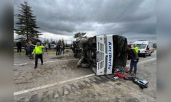 Isparta'da Midibüs Devrildi: 16 Kişi Yaralandı