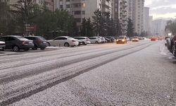 Kayseri'de Şiddetli Dolu ve Sağanak Yağış Hayatı Olumsuz Etkiledi