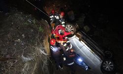 Erzurum’da Otomobil Dereye Uçtu: 3 Kişi Yaralandı