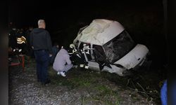Samsun'da Minibüs Şarampole Devrildi: 1 Kişi Hayatını Kaybetti, 4 Yaralı Var
