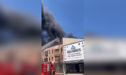 Bursa'da Mobilya İmalathanesinin Çatı Katında Çıkan Yangın Korkuttu