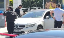 Avcılar'da Motosikletli Saldırganlar Otomobile Ateş Açtı