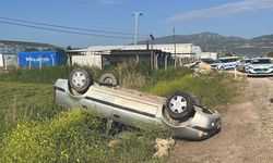 Gaziantep’te Şarampole Devrilen Otomobilde 4 Kişi Yaralandı