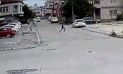 Sokak Köpeklerinin Saldırısına Uğrayan Çocuk Esnafın Müdahalesiyle Kurtarıldı