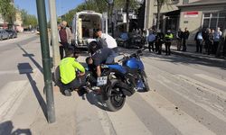 Yayaya Yol Vermek İçin Duran Otomobile Motosiklet Çarptı: İki Kişi Yaralandı