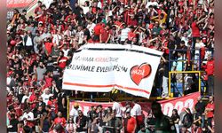 Gençlerbirliği Maçında Tribünde Unutulmaz Evlilik Teklifi
